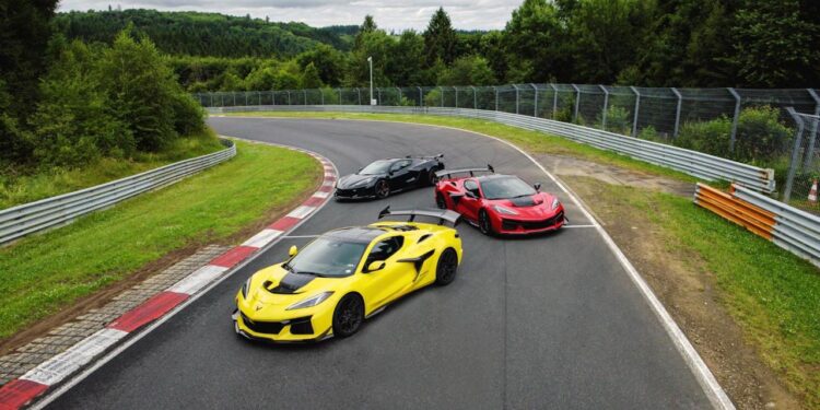 CHEVROLET IMPONE NUEVO RÉCORD EN NÜRBURGRING CON TRES CORVETTES CONDUCIDOS POR SUS INGENIEROS 1 CHEVROLET IMPONE NUEVO RÉCORD EN NÜRBURGRING CON TRES CORVETTES CONDUCIDOS POR SUS INGENIEROS