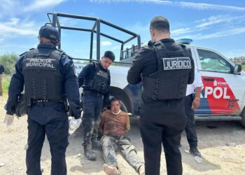 DESATA PERSECUCIÓN EN CAMIÓN DE BASURA; EMPLEADO DE EMPRESA DE RECOLECCIÓN MATA A COMPAÑERO, LESIONA A OTRO Y HUYE EN ESCOBEDO.