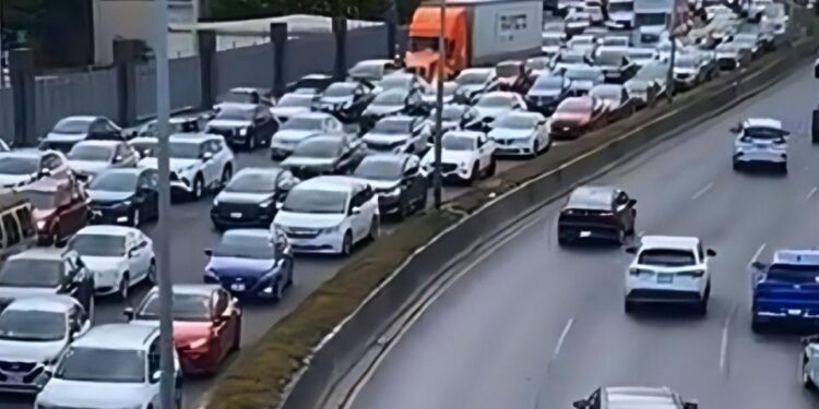 REGRESA LA UNI… Y EL CAOS VIAL; INICIA SEMESTRE CON 220 MIL ESTUDIANTES. 1 REGRESA LA UNI… Y EL CAOS VIAL; INICIA SEMESTRE CON 220 MIL ESTUDIANTES.