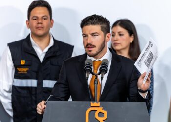 REPRUEBA SAMUEL A INDUSTRIA EN MATERIA AMBIENTAL; AFIRMA GOBERNADOR QUE SU ADMINISTRACIÓN SANCIONARÁ A EMPRESAS QUE CONTAMINEN. 2 REPRUEBA SAMUEL A INDUSTRIA EN MATERIA AMBIENTAL; AFIRMA GOBERNADOR QUE SU ADMINISTRACIÓN SANCIONARÁ A EMPRESAS QUE CONTAMINEN.