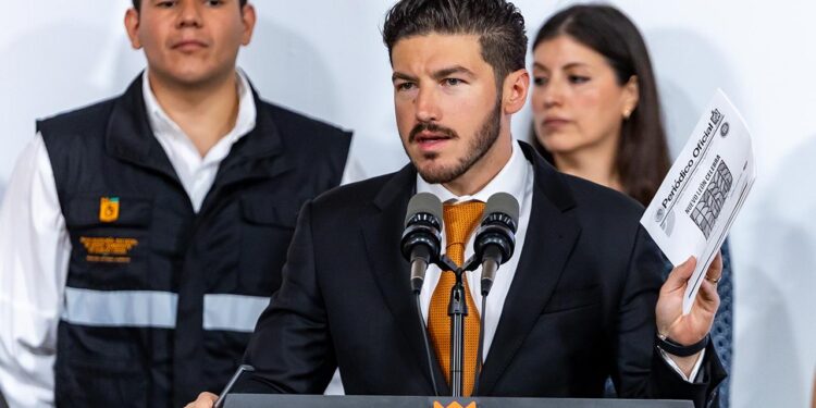 REPRUEBA SAMUEL A INDUSTRIA EN MATERIA AMBIENTAL; AFIRMA GOBERNADOR QUE SU ADMINISTRACIÓN SANCIONARÁ A EMPRESAS QUE CONTAMINEN. 1 REPRUEBA SAMUEL A INDUSTRIA EN MATERIA AMBIENTAL; AFIRMA GOBERNADOR QUE SU ADMINISTRACIÓN SANCIONARÁ A EMPRESAS QUE CONTAMINEN.