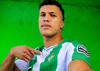 NELSON DEOSSA ES ANUNCIADO POR EL BETIS CON VIDEO INSPIRADO EN LA ‘KISS CAM’ DE COLDPLAY