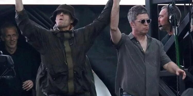 HOMBRE MUERE TRAS CAER DURANTE CONCIERTO DE OASIS EN LONDRES 1 HOMBRE MUERE TRAS CAER DURANTE CONCIERTO DE OASIS EN LONDRES