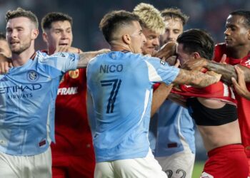 TOLUCA REMONTA ANTE NEW YORK CITY Y EL PARTIDO TERMINA EN CONATO DE BRONCA