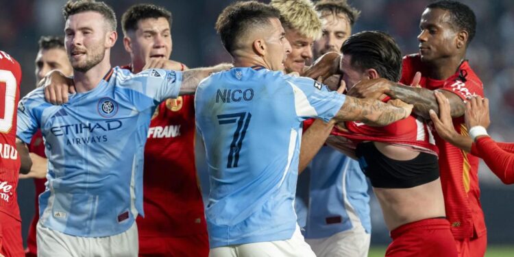 TOLUCA REMONTA ANTE NEW YORK CITY Y EL PARTIDO TERMINA EN CONATO DE BRONCA 1 TOLUCA REMONTA ANTE NEW YORK CITY Y EL PARTIDO TERMINA EN CONATO DE BRONCA