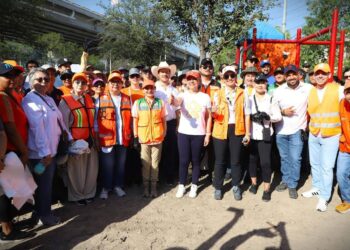 RECOLECTAN VOLUNTARIOS DE ‘LEONES EN ACCIÓN 9.3 TONELADAS DE RESIDUOS DEL RÍO SANTA CATARINA; DESTACA DANIEL ACOSTA CORRESPONSABILIDAD CIUDADANA CON EL CUIDADO DEL MEDIO AMBIENTE. 5 RECOLECTAN VOLUNTARIOS DE ‘LEONES EN ACCIÓN 9.3 TONELADAS DE RESIDUOS DEL RÍO SANTA CATARINA; DESTACA DANIEL ACOSTA CORRESPONSABILIDAD CIUDADANA CON EL CUIDADO DEL MEDIO AMBIENTE.