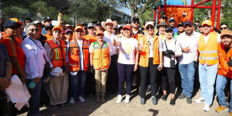 RECOLECTAN VOLUNTARIOS DE ‘LEONES EN ACCIÓN 9.3 TONELADAS DE RESIDUOS DEL RÍO SANTA CATARINA; DESTACA DANIEL ACOSTA CORRESPONSABILIDAD CIUDADANA CON EL CUIDADO DEL MEDIO AMBIENTE. 1 RECOLECTAN VOLUNTARIOS DE ‘LEONES EN ACCIÓN 9.3 TONELADAS DE RESIDUOS DEL RÍO SANTA CATARINA; DESTACA DANIEL ACOSTA CORRESPONSABILIDAD CIUDADANA CON EL CUIDADO DEL MEDIO AMBIENTE.