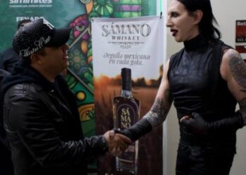 PRENDE MARYLIN MANSON EN SAN LUIS; ASISTEN 203 MIL A VERLO Y HASTA EL GOBERNADOR LE PIDE FOTO.