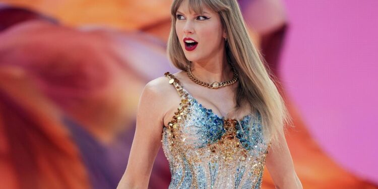 TAYLOR SWIFT PODRÍA REVELAR SU NUEVO ÁLBUM EN PODCAST DE TRAVIS KELCE 1 TAYLOR SWIFT PODRÍA REVELAR SU NUEVO ÁLBUM EN PODCAST DE TRAVIS KELCE