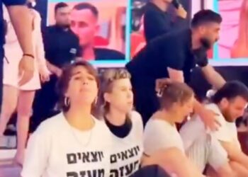ACTIVISTAS INTERRUMPEN GRAN HERMANO ISRAEL PARA EXIGIR ALTO AL FUEGO EN GAZA