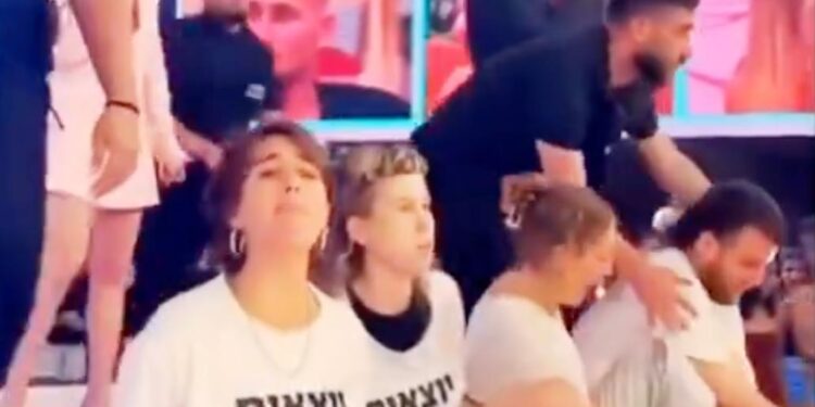 ACTIVISTAS INTERRUMPEN GRAN HERMANO ISRAEL PARA EXIGIR ALTO AL FUEGO EN GAZA 1 ACTIVISTAS INTERRUMPEN GRAN HERMANO ISRAEL PARA EXIGIR ALTO AL FUEGO EN GAZA