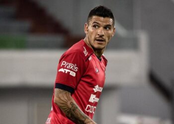 REGRESO DE CRISTIAN ‘POCHI’ CHÁVEZ TERMINA CON EXPULSIÓN EN OCHO MINUTOS