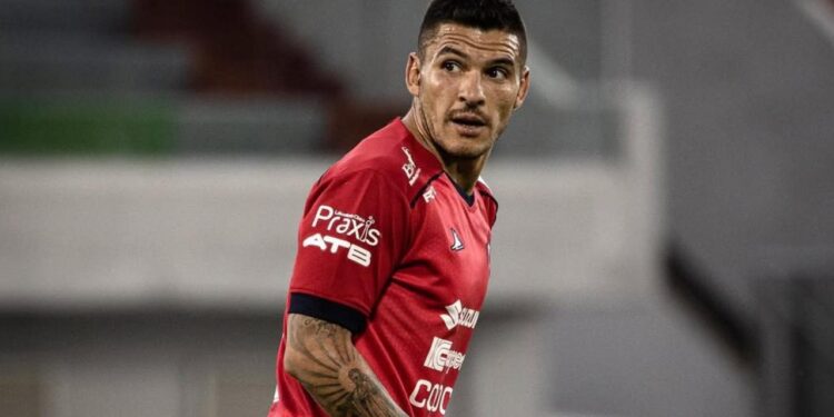 REGRESO DE CRISTIAN 'POCHI' CHÁVEZ TERMINA CON EXPULSIÓN EN OCHO MINUTOS 1 REGRESO DE CRISTIAN ‘POCHI’ CHÁVEZ TERMINA CON EXPULSIÓN EN OCHO MINUTOS