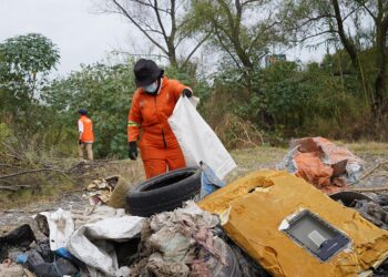 RETIRAN VOLUNTARIOS MÁS DE 15 TONELADAS DE RESIDUOS DEL RÍO SANTA CATARINA; INVITA DANIEL ACOSTA A SUMARSE A LEONES EN ACCIÓN. 3 RETIRAN VOLUNTARIOS MÁS DE 15 TONELADAS DE RESIDUOS DEL RÍO SANTA CATARINA; INVITA DANIEL ACOSTA A SUMARSE A LEONES EN ACCIÓN.