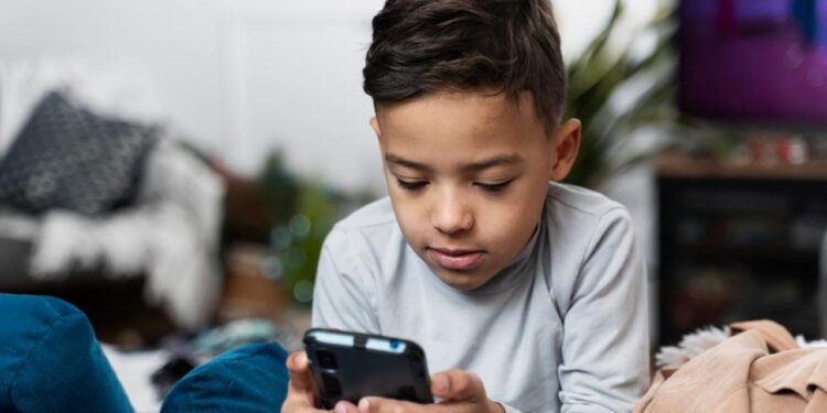 POSEER UN SMARTPHONE ANTES DE LOS 13 AÑOS AFECTA LA SALUD MENTAL SEGÚN ESTUDIO GLOBAL 1 POSEER UN SMARTPHONE ANTES DE LOS 13 AÑOS AFECTA LA SALUD MENTAL SEGÚN ESTUDIO GLOBAL