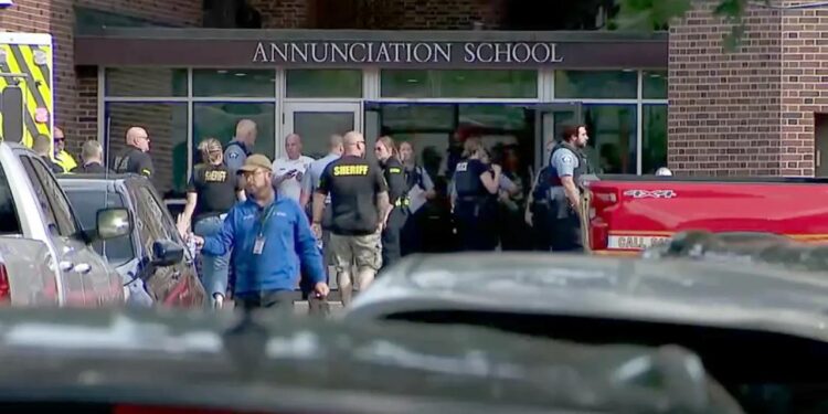 MUEREN 2 NIÑOS DURANTE TIROTEO EN ESCUELA CATÓLICA DE MINNEAPOLIS EN EU; HAY 17 HERIDOS. 1 MUEREN 2 NIÑOS DURANTE TIROTEO EN ESCUELA CATÓLICA DE MINNEAPOLIS EN EU; HAY 17 HERIDOS.