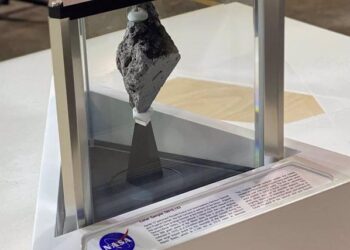 NASA ABRE MUESTRA SELLA DE APOLO 17 Y REVELA DESLIZAMIENTO LUNAR ÚNICO