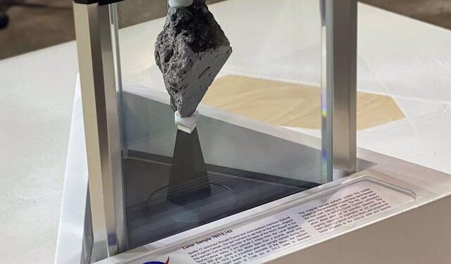 NASA ABRE MUESTRA SELLA DE APOLO 17 Y REVELA DESLIZAMIENTO LUNAR ÚNICO