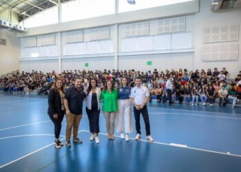 PRESENTA ALE MORALES PROGRAMA DE VOLUNTARIOS DEL MUNDIAL EN TEC MILENIO SAN NICOLÁS