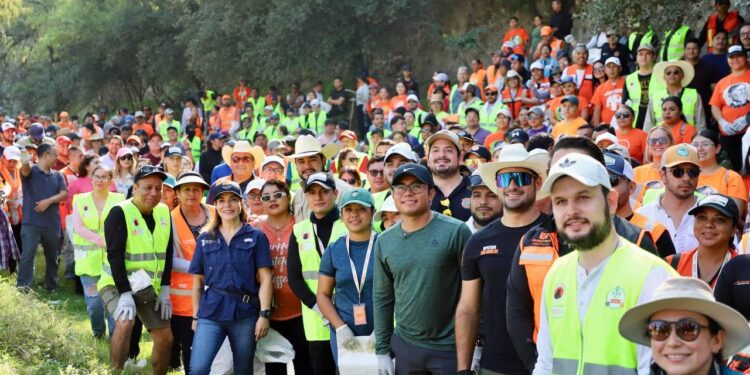 PARQUES Y VIDA SILVESTRE Y ASOCIACIONES CIVILES RECOLECTAN 8 TONELADAS DE BASURA EN EL RÍO SANTA CATARINA, EN JUÁREZ.