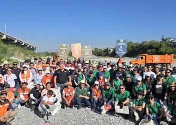ACUMULAN VOLUNTARIOS DE LEONES EN ACCIÓN 17.5 TONELADAS DE RESIDUOS RETIRADOS DEL RÍO SANTA CATARINA. 2 ACUMULAN VOLUNTARIOS DE LEONES EN ACCIÓN 17.5 TONELADAS DE RESIDUOS RETIRADOS DEL RÍO SANTA CATARINA.