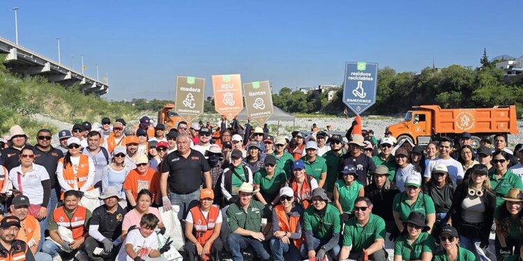ACUMULAN VOLUNTARIOS DE LEONES EN ACCIÓN 17.5 TONELADAS DE RESIDUOS RETIRADOS DEL RÍO SANTA CATARINA.