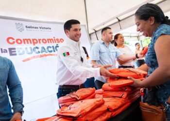 ARRANCA RAÚL CANTÚ ENTREGA DE ÚTILES ESCOLARES EN SALINAS VICTORIA; APOYARÁN CON MÁS DE 15 MIL KITS A ALUMNOS DESDE PREESCOLAR HASTA UNIVERSIDAD