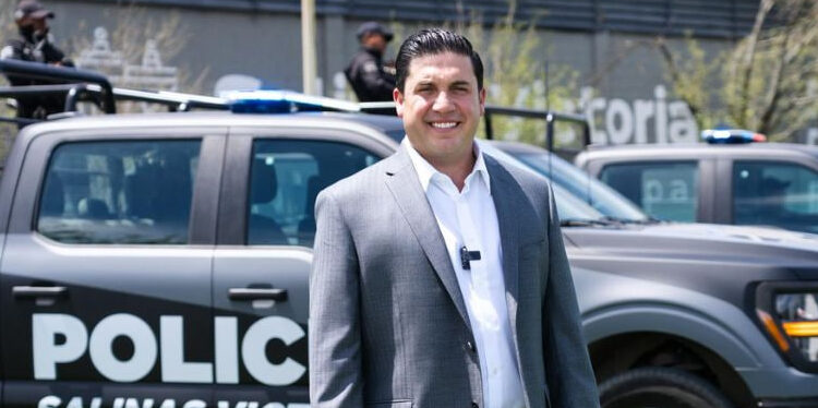 ENTREGA RAÚL CANTÚ 18 NUEVAS PATRULLAS; RECIBE ALCALDE DE SALINAS 3 GRANADERAS EN 2021 Y ARMA FLOTILLA QUE ESTARÁ CONECTADA AL C4 1 ENTREGA RAÚL CANTÚ 18 NUEVAS PATRULLAS; RECIBE ALCALDE DE SALINAS 3 GRANADERAS EN 2021 Y ARMA FLOTILLA QUE ESTARÁ CONECTADA AL C4