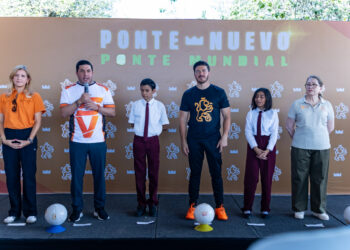 INAUGURAN SAMUEL Y RAÚL CANTÚ CANCHA SINTÉTICA EN SALINAS VICTORIA; ENTREGA GOBERNADOR INSTALACIÓN 170 DE UN TOTAL DE 300 EN TODO EL ESTADO