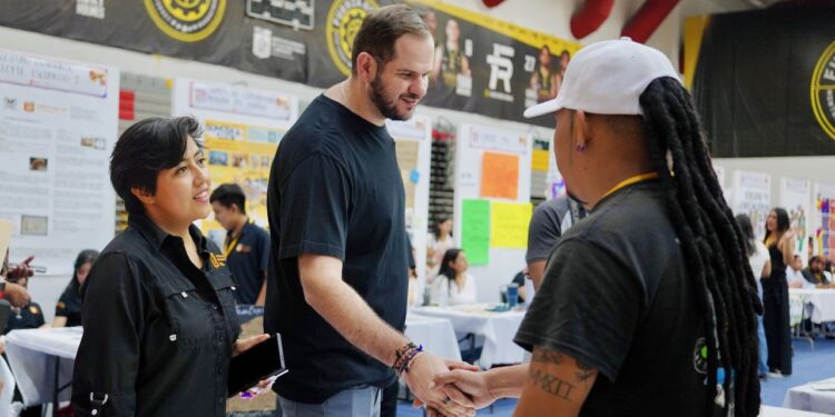 COMPARTEN BUENAS PRÁCTICAS; LLAMA DANIEL ACOSTA A LEVANTAR LA MANO Y TOMAR ACCIÓN PARA HACER LA DIFERENCIA 1 COMPARTEN BUENAS PRÁCTICAS; LLAMA DANIEL ACOSTA A LEVANTAR LA MANO Y TOMAR ACCIÓN PARA HACER LA DIFERENCIA