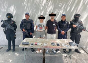 ROBA GASOLINERA EN EL CARMEN Y LO DETIENEN CON SU PAREJA