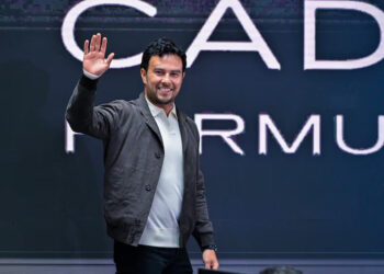 PRESENTA CADILLAC A CHECO PÉREZ; EL MEXICANO ESTÁ DE VUELTA EN LA F1