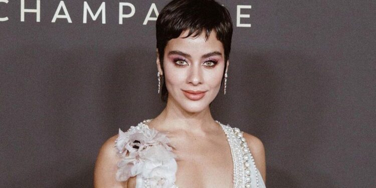 ESMERALDA PIMENTEL SE RETIRA LOS IMPLANTES Y REFLEXIONA SOBRE LA ESTÉTICA 1 ESMERALDA PIMENTEL SE RETIRA LOS IMPLANTES Y REFLEXIONA SOBRE LA ESTÉTICA