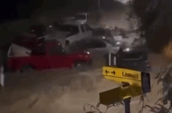 VEHÍCULOS ARRASTRADOS Y UNA PAREJA Y UN POLICÍA RESCATADOS, ES EL SALDO DE LAS LLUVIAS TORRENCIALES EN SANTIAGO Y MONTERREY 1 VEHÍCULOS ARRASTRADOS Y UNA PAREJA Y UN POLICÍA RESCATADOS, ES EL SALDO DE LAS LLUVIAS TORRENCIALES EN SANTIAGO Y MONTERREY