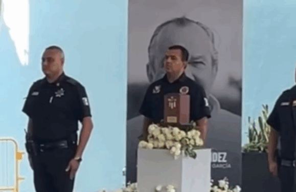 RINDEN GUARDIA DE HONOR A MAURICIO