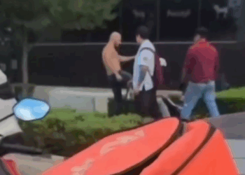 GOLPEAN A REPARTIDOR EN SAN PEDRO; CAPTAN AGRESIÓN EN VIDEO