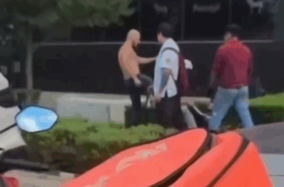 GOLPEAN A REPARTIDOR EN SAN PEDRO; CAPTAN AGRESIÓN EN VIDEO 1 GOLPEAN A REPARTIDOR EN SAN PEDRO; CAPTAN AGRESIÓN EN VIDEO