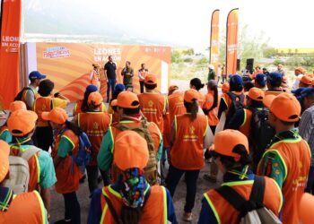 RETIRAN VOLUNTARIOS DE PARTICIPACIÓN CIUDADANA 21 TONELADAS DE RESIDUOS DEL RÍO SANTA CATARINA; SUMAN MÁS DE 300 LLANTAS SACADAS DEL CAUCE. 1 RETIRAN VOLUNTARIOS DE PARTICIPACIÓN CIUDADANA 21 TONELADAS DE RESIDUOS DEL RÍO SANTA CATARINA; SUMAN MÁS DE 300 LLANTAS SACADAS DEL CAUCE.