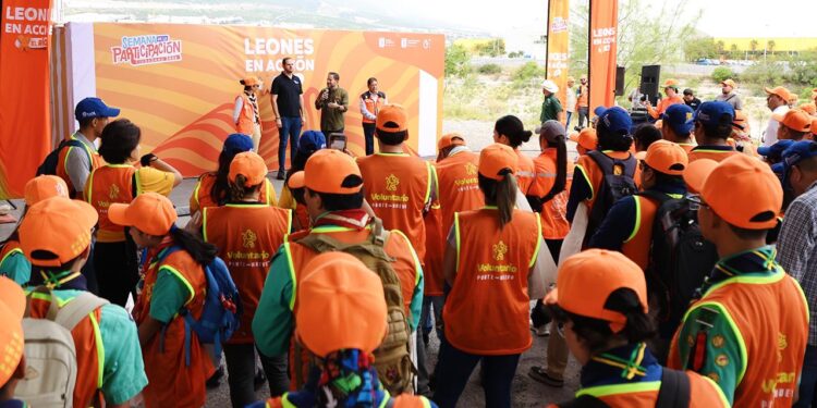 RETIRAN VOLUNTARIOS DE PARTICIPACIÓN CIUDADANA 21 TONELADAS DE RESIDUOS DEL RÍO SANTA CATARINA; SUMAN MÁS DE 300 LLANTAS SACADAS DEL CAUCE. 1 RETIRAN VOLUNTARIOS DE PARTICIPACIÓN CIUDADANA 21 TONELADAS DE RESIDUOS DEL RÍO SANTA CATARINA; SUMAN MÁS DE 300 LLANTAS SACADAS DEL CAUCE.