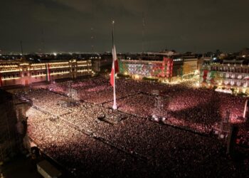 RESIDENTE LLAMA A LA PAZ EN GAZA DURANTE SU CONCIERTO EN EL ZÓCALO DE CIUDAD DE MÉXICO