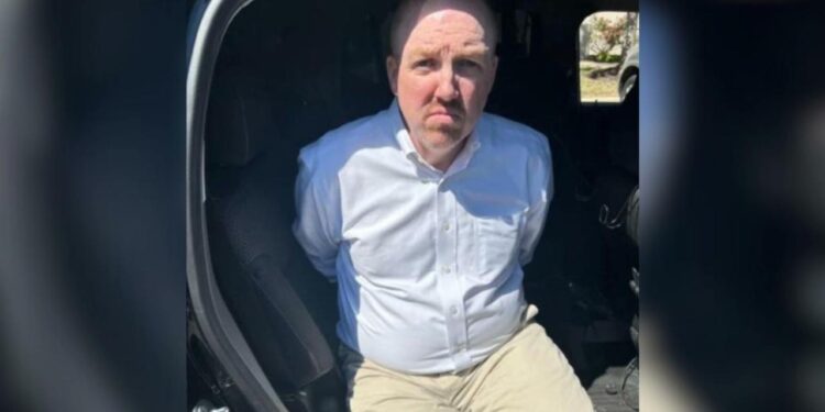 ARRESTAN A MÉDICO DE MICHIGAN ACUSADO DE PLANEAR ABUSO SEXUAL CONTRA MENOR EN FLORIDA 1 ARRESTAN A MÉDICO DE MICHIGAN ACUSADO DE PLANEAR ABUSO SEXUAL CONTRA MENOR EN FLORIDA