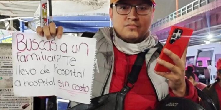 JOVEN APOYA A FAMILIAS TRAS EXPLOSIÓN DE PIPA EN IZTAPALAPA 1 JOVEN APOYA A FAMILIAS TRAS EXPLOSIÓN DE PIPA EN IZTAPALAPA
