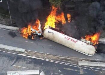 SE ELEVA A DIEZ EL NÚMERO DE FALLECIDOS POR EXPLOSIÓN DE CAMIÓN DE GAS EN LA CIUDAD DE MÉXICO