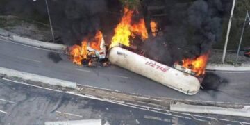 SE ELEVA A DIEZ EL NÚMERO DE FALLECIDOS POR EXPLOSIÓN DE CAMIÓN DE GAS EN LA CIUDAD DE MÉXICO 7 SE ELEVA A DIEZ EL NÚMERO DE FALLECIDOS POR EXPLOSIÓN DE CAMIÓN DE GAS EN LA CIUDAD DE MÉXICO