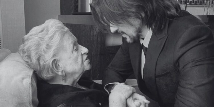 JUANES REAPARECE TRAS LA MUERTE DE SU MADRE CON MENSAJE A SU HIJO 1 JUANES REAPARECE TRAS LA MUERTE DE SU MADRE CON MENSAJE A SU HIJO