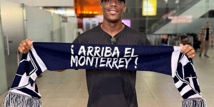 LLEGA EL 'GIGNAC' RAYADO; MARTIAL DICE ES AMIGO DE SU COMPATRIOTA FRANCÉS, PERO SERÁ ENEMIGO EN LA CANCHA. 1 LLEGA EL ‘GIGNAC’ RAYADO; MARTIAL DICE ES AMIGO DE SU COMPATRIOTA FRANCÉS, PERO SERÁ ENEMIGO EN LA CANCHA.