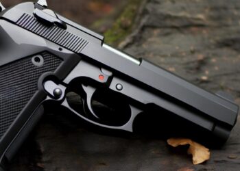 ARRESTAN A ADOLESCENTE ARMADO TRAS LANZAR AMENAZAS DE UN TIROTEO EN ESCUELA DE NUEVA YORK