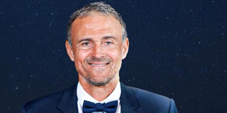 LUIS ENRIQUE RECONOCIDO COMO EL MEJOR ENTRENADOR DEL AÑO 1 LUIS ENRIQUE RECONOCIDO COMO EL MEJOR ENTRENADOR DEL AÑO