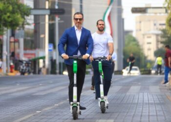 LANZA ADRIÁN SCOOTERS Y BICIS ELÉCTRICAS PARA MOVERSE EN EL CENTRO; PRIMER MES SERÁ GRATIS Y DESPUÉS COSTARÁN $2.50 POR MINUTO