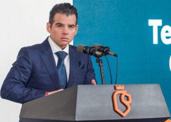 CUESTIONA MIKE FLORES REFORMA ELECTORAL ‘A MODO’.